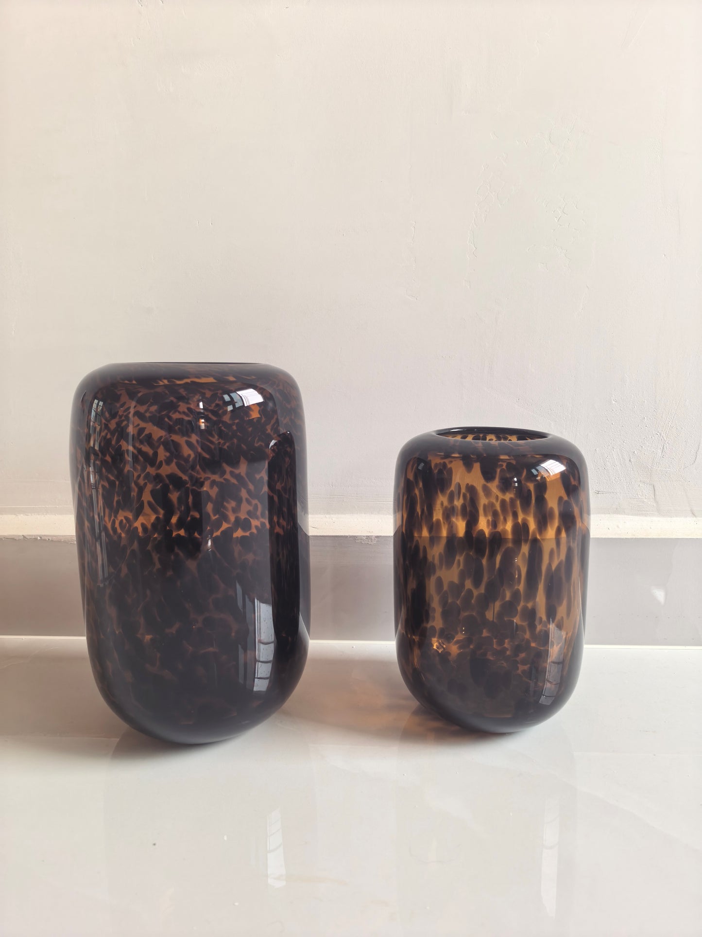Amber Vase,Tortoise Shell Decor,Brown Glass,Round Art,Modern Clear Glass Vase,Decorative Bottles for Home Decor,Farmhouse Centerpiece,Wide for Living Room, Kitchen,Office, Dining
