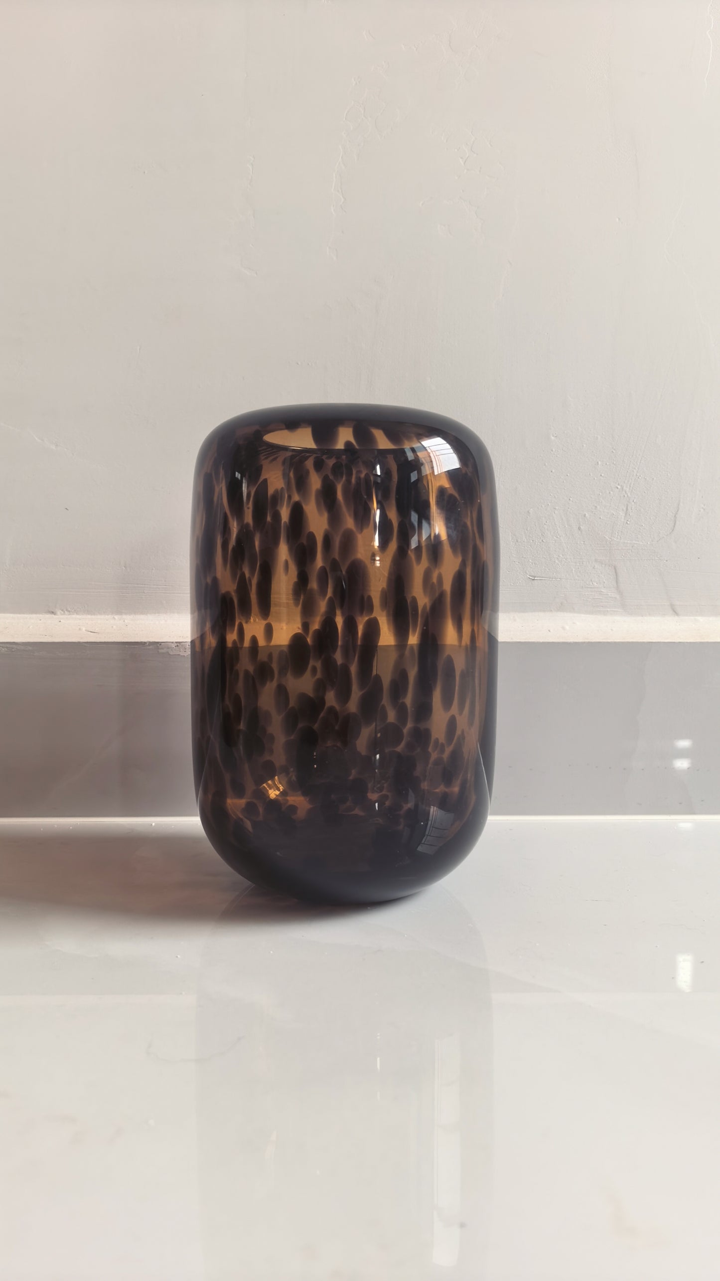 Amber Vase,Tortoise Shell Decor,Brown Glass,Round Art,Modern Clear Glass Vase,Decorative Bottles for Home Decor,Farmhouse Centerpiece,Wide for Living Room, Kitchen,Office, Dining