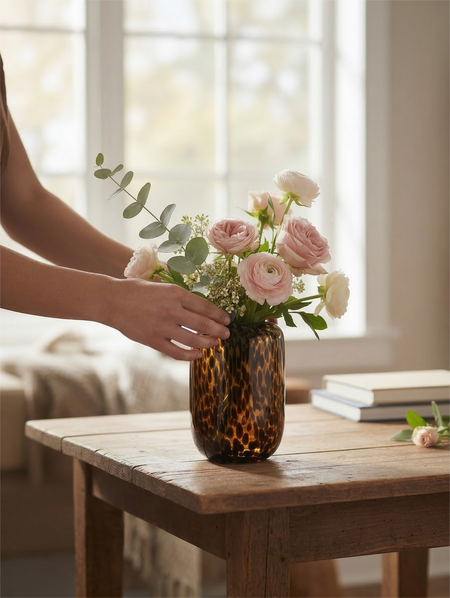 Amber Vase,Tortoise Shell Decor,Brown Glass,Round Art,Modern Clear Glass Vase,Decorative Bottles for Home Decor,Farmhouse Centerpiece,Wide for Living Room, Kitchen,Office, Dining